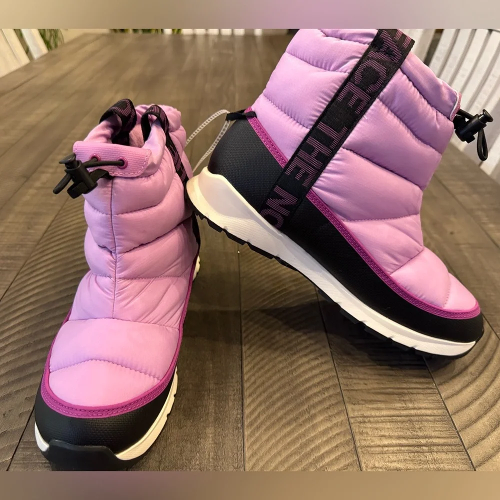 The North Face Thermoball Pull-On Waterproof Snow Boot Youth Size 7 (NWOT)